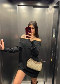 Abito in maglia con risvolto nero