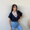 Blusa con foulard blu