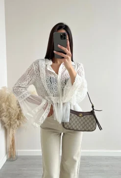 Blusa pizzo e manica a campana bianca