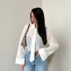 Camicia velata con cravatta bianca
