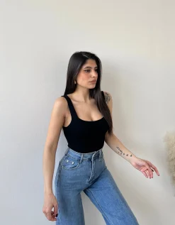 Top in maglia con scollo quadrato nero
