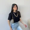 T-shirt con collana nera